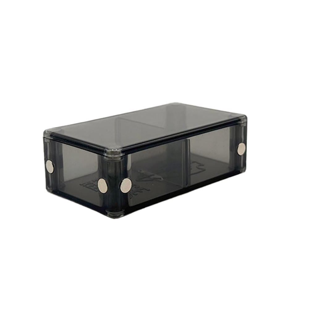A closed Single Piece Keeper with its lid on